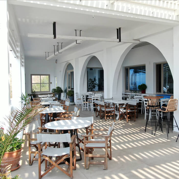outdoor breakfast area
